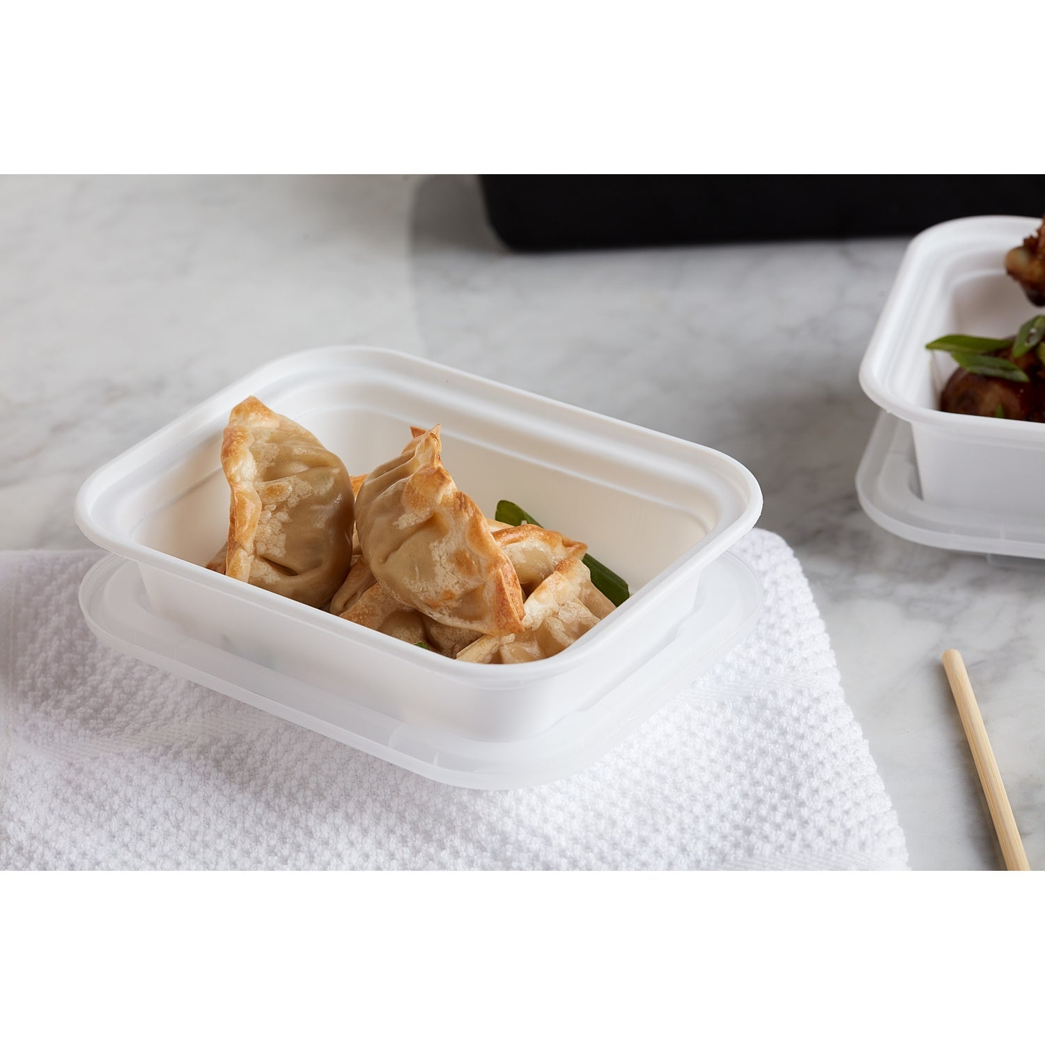 Container Plastic Rectangle White with Lid - 150 x 12 oz - Versatainer - Packaging and Accessories - Restaurant Supplies and Equipment - Canadian Distribution-1